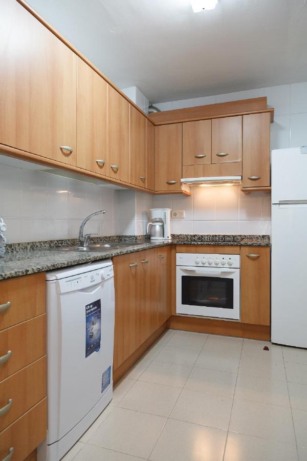 Apartamento Uhc Arinsal Family Complex Salou Habitación foto
